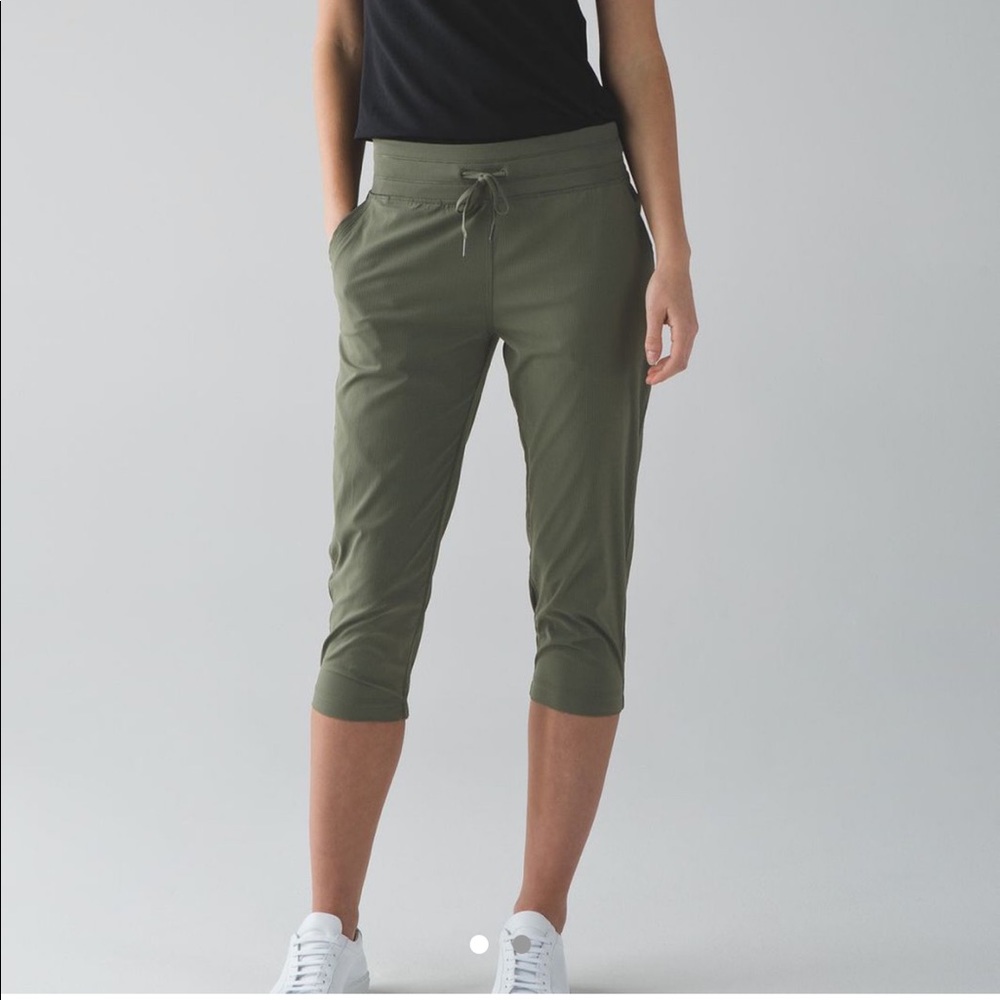 Lululemon dance studio crop II